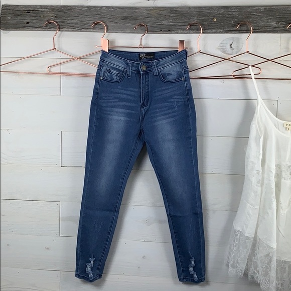 Tushy Technology Jean, Lifts and Shapes. - Picture 4 of 7